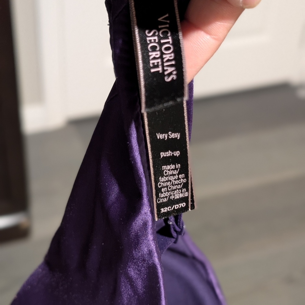 Victoria's Secret Set Of 5 Bras - Picture 5 of 6